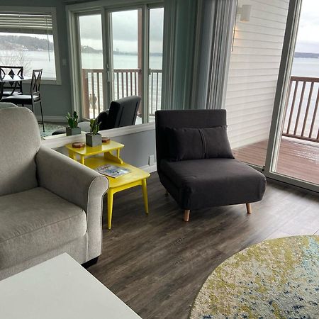 Beachside 216 With Pool Hot Tub And Private Deck Overlooking East Bay Traverse City Dış mekan fotoğraf