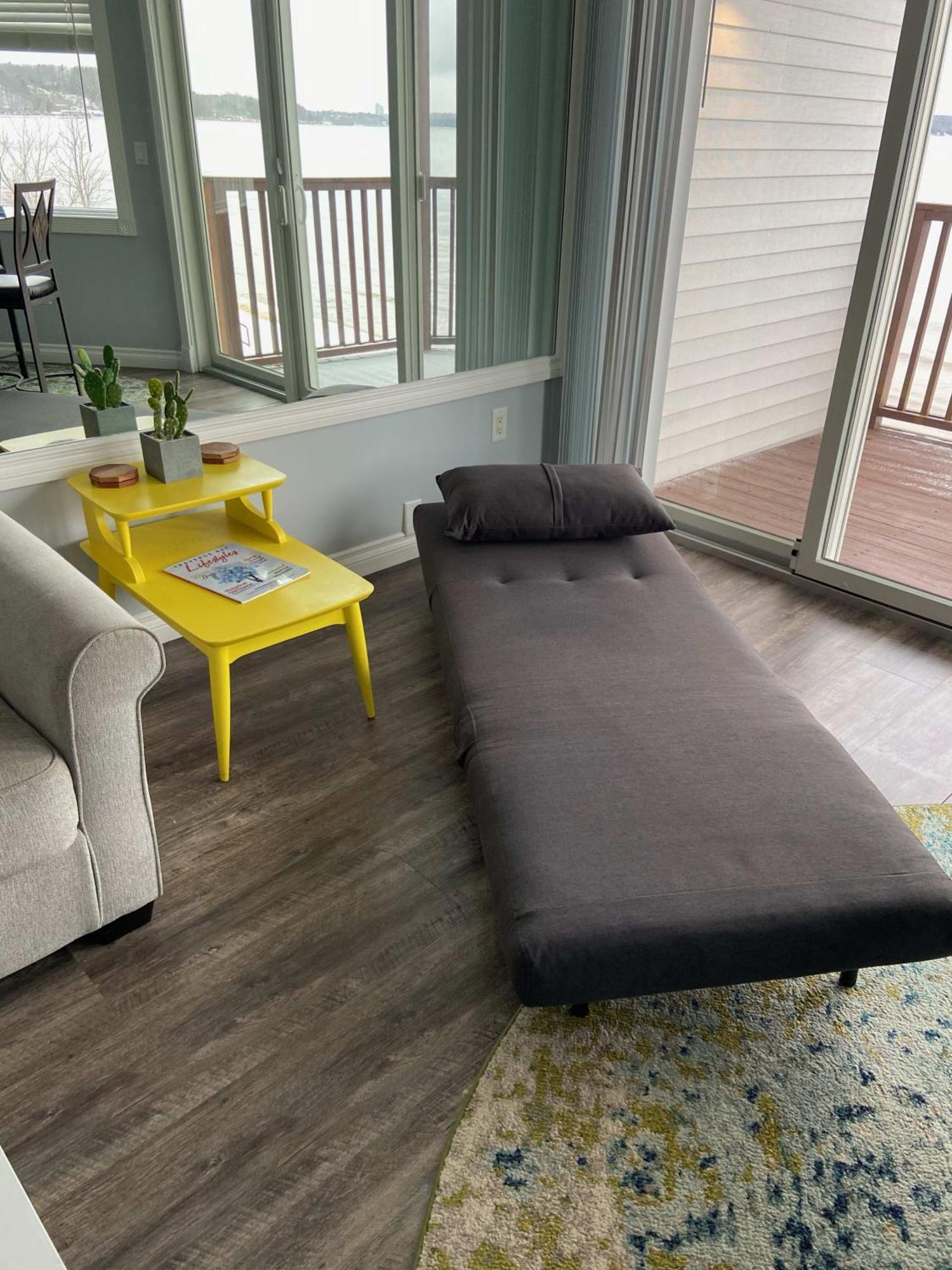 Beachside 216 With Pool Hot Tub And Private Deck Overlooking East Bay Traverse City Dış mekan fotoğraf