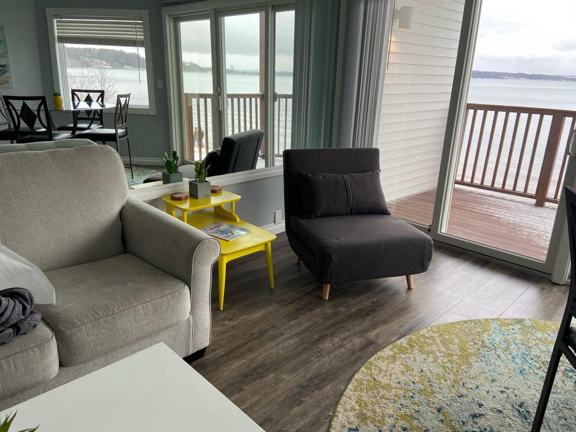 Beachside 216 With Pool Hot Tub And Private Deck Overlooking East Bay Traverse City Dış mekan fotoğraf